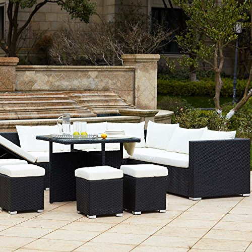 Concept-Usine | Mobiliario de Jardín Fidji para 10 Personas | Resina Trenzada Color Negro | Sofá Grandes con Asiento Reclinable y 4 Pufs | Cojines Blancos | Mesa Cubierta con Cristal