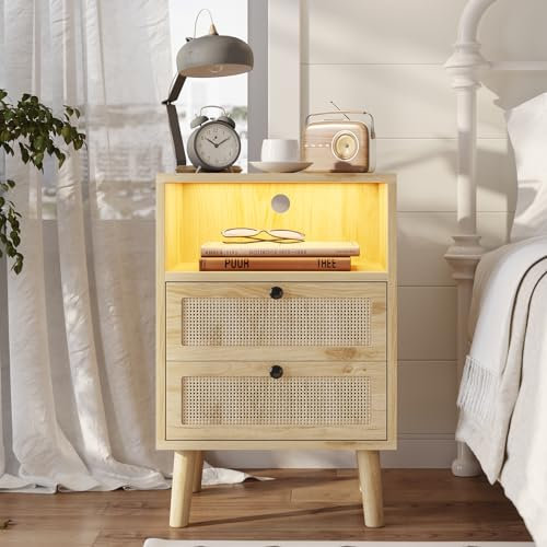 AOGLLATI Table de Chevet LED en Rotin et Bois, Table de Nuit Bout de Canapé avec 2 Tiroirs et Compartiment, Table d'appoint pour Chambre à Coucher, Salon, Naturel