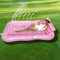 Balakaka Matelas Gonflable Piscine pour Adultes 208×130cm, Grand Flottante Fauteuil de Piscine Tanning Pool avec Porte-Boisson, Design de Pulvérisation d'eau, pour Fêtes de Plage, Rose Transparent