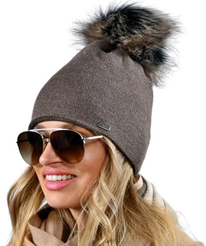 Alur Mütze Damen Beanie Wintermütze Strickmütze mit Bommel - Warme Elastisch Elegant Winter Mütze EKO Bommelmütze - Weiches Garn Stilvoll Universell Warm (Braun)