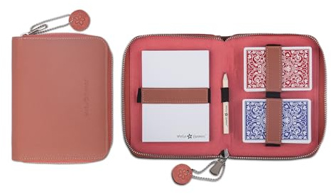Melia Games Spielkarten Set Deluxe - Premium Karten-Etui aus feinstem Leder - komplettes Set inklusive 2 Spielkartendecks, Notizblock und Bleistift (Designer Edition - Coral Red)