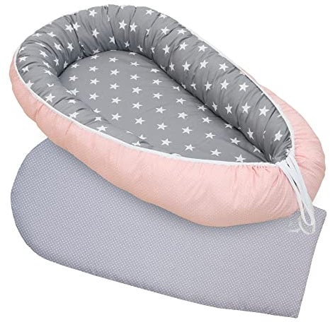 ULLENBOOM ® Babynest Set mit Einlage, Kuschelnest (55x95 cm) Rosa Grau (Made in EU) - Baby Nestchen aus Baumwolle, ideal als Reisebett, Baby Cocoon & Kuschelbett, im Set mit Einlage