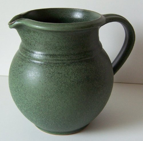 Töpferei Annett Fischer Milchkrug handgetöpfert Höhe 13 cm Volumen ca. 650 ml (Grün)