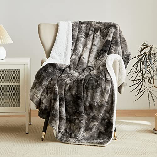 Wajade Couverture Super Chaude, Gris - Blanc Fausse Fourrure Haute Qualité, Plaid Polaire Poil Confortable, Plaid Canape, Ultra Douce et Duveteuse,130x160cm