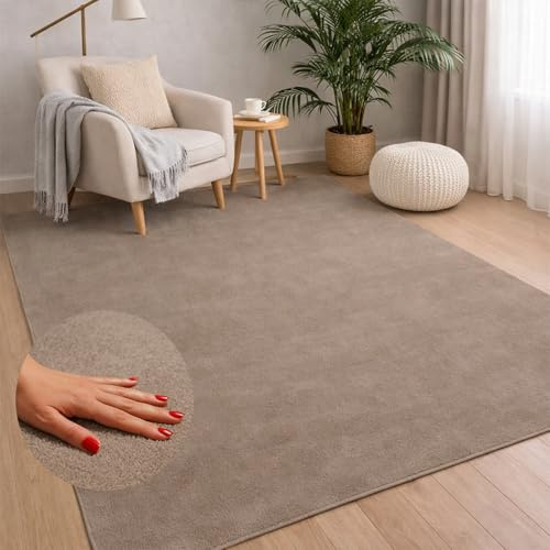 carpet city Waschbarer Teppich Einfarbig Kurzflor - 120x160 cm in Taupe - Weich & Soft-Touch Haptik - rutschfest & Pflegeleicht - Teppich für Wohnzimmer, Schlafzimmer & Flur