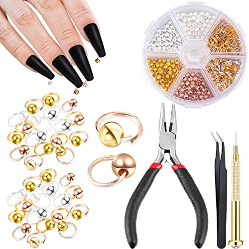 503 Stücke Nagelkunst Baumeln Charm mit Nagelpiercing Werkzeug Handbohrmaschine Set, 4 Farben, Runden Abstandsperlen und 7 mm Offenen Biegeringen Zangen und Pinzetten für Nagelkunst
