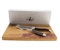 Palatina Werkstatt ® Forge de Laguiole - Set de regalo (1 cuchillo de carne + 1 tenedor de acero inoxidable satinado, madera de ébano + tabla de madera de barril de 25 x 15 cm)