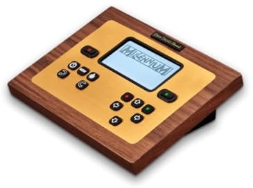 Millennium Chess Classics Element M827 - Schachcomputer Steuermodul mit Zwei Schachcomputer Engines