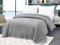 FEBE Tagesdecke Bettüberwurf Hellgrau 200x220 cm Überwurfdecke Samt Velvet Flauschig Mikrofaser Sofadecke Sofaüberwurf Zimmer Deko Throw Blanket