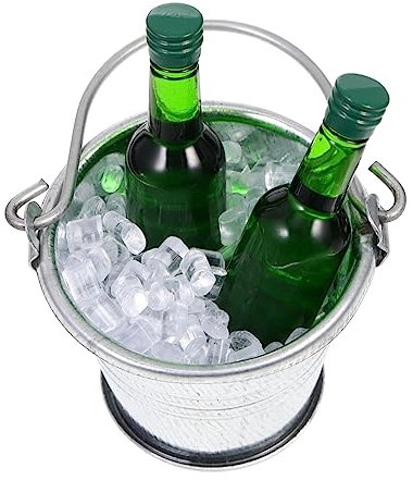 NAMOARLY Dekoratives Set Mit Bierfass Und Eiswürfeln Miniatur Hausbar Dekoration 1 Bierfass 2 Flaschen Bier 8g Eiswürfel Realistisches Layout Für Puppenhaus Szenen Und Kreative