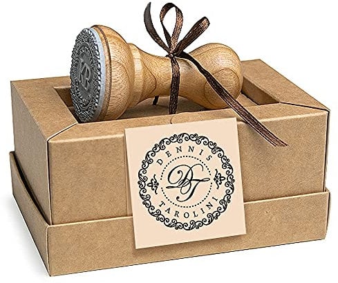 Personalisierter Stempel Initialen 2 Buchstaben, Stempel Individueller Text Name Monogramm, Holz Rund 37 mm, Einzigartige Kraft Geschenkbox