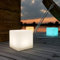 Solar Centre Shapelights Lampe d'ambiance à Changement de Couleur à énergie Solaire Rechargeable par USB pour intérieur et extérieur (Orange, Vert, Rouge, Rose, Violet, Mini Cube de 17,5 cm)