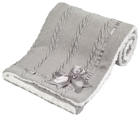 Soft Touch Babydecke mit Zopfmuster und superweichem Sherpa-Futter und passender Satinschleife (Grau)
