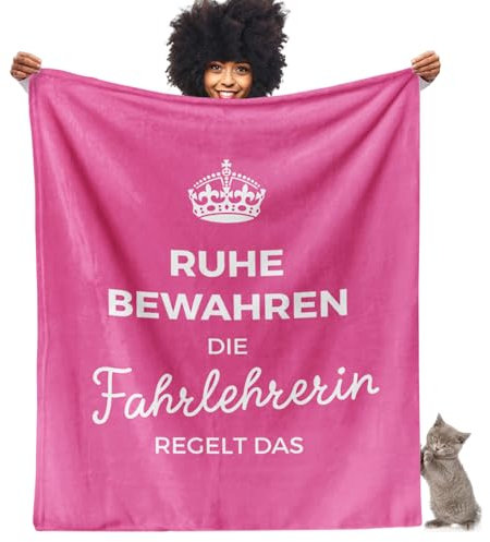 Fahrlehrerin Kuscheldecke (130x150cm) - Geschenke für Ruheständlerin zum Renteneintritt, als Geburtstagspräsent oder Abschiedsgeschenk Kollegin - Ruhe bewahren, die Fahrlehrerin regelt das