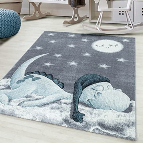 Muratap Kinderteppich für Kinderzimmer Deko - Bambi Dinosaurier - Kurzflor Teppich Dinosaurier Dino Sterne Mond Anti-Statisch und Anti-Allergisch - Oeko-TEX - Große: 150x80 cm - Farbe: Blau/Grau