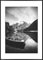STYLER Gerahmtes Bild Tyrol Mountains 50 x 70 cm I Schwarz-Weiß Fotografie Bergsee mit Boot und Alpen minimalistisch modern I Wandbild Wohnzimmer Schlafzimmer Büro I Bilder mit schwarzem Rahmen