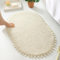 YIRDDEO Ovaler Badezimmerteppich, beige mit Bommel, Badematte für Schlafzimmer, rutschfest, niedlich, Boho, saugfähig, weicher Plüsch, waschbar, 50,8 x 76,2 cm