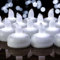 Yakpo – Juego de 24 velas de calentamiento plano flotantes LED blanco frío a prueba de agua, pilas para exterior, con efecto vacilante, ideales para decoración de bodas, jarrones, estanques, bañeras y