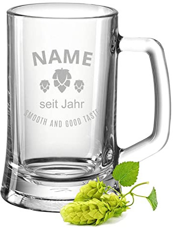 GRAVURZEILE Bierkrug mit Gravur - Smooth & Good Taste - Personalisiert mit Namen & Jahr - Geschenk für Männer - Geschenke für Papa zum Vatertag Geburtstag oder zu Weihnachten - Größe: 0,5 L