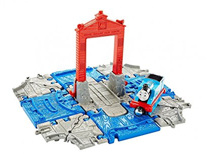 Mattel DGK94 Thomas Take ‘n’ Play The Pier Portable Track