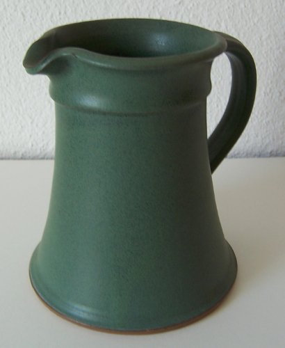 öpferei Annett Fischer Weinkrug konisch handgetöpfert Höhe 13 cm Volumen ca. 500 ml (grün)