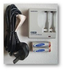 SAMSUNG SUPER FAST Battery Charger Fast-charging Accu with 2x AA 2500mAh Batteries - CAN CHARGE 2 AA or 2 AAA - WITH LED CHARGE INDICATOR - SUITABLE FOR SAMSUNG - CANON- NIKON- SONY- PANASONIC- ENERGIZER - LLOYTRON - UNIROSS - ENLOPE RECHARGEABLE BATTERIES and AA CAMERAS - HIGH CAPACITY BATTERY- MULTI VOLTAGE SUITABLE FOR TRAVELLING ABROAD