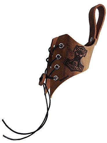 Wolfszeit Trinkhornhalter Flatter aus braunem Leder in Used-Look graviert mit Der Sohn unseres Gottes - Verschiedene Größen (M = 0.5-0.6L)
