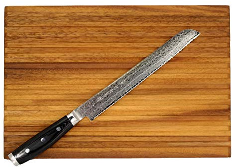 Yaxell GOU 101 Couteau à pain en acier de Damas avec noyau en acier poudre 63HRC + planche à découper à pain
