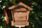 Vogelhaus Briefkasten mit Holz - Deko HBK-SD-DUNKELBRAUN aus Holz dunkelbraun Teak Look Briefkästen HolzVogelhaus Briefkasten mit Holz - Deko HBK-SD teak Postkasten Spitzdach - passt auch zu vielen Vogelhäusern Vogelhaus Insektenhotel Insektenhotels Vogelhäuser aus Holz Ergänzung für Vogelhäuschen und Vogelfutterhaus Nistkasten Meisenkasten