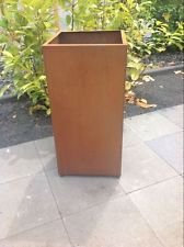 Zen Man Maceta de inspiración para jardín (120 x 60 x 60 cm)