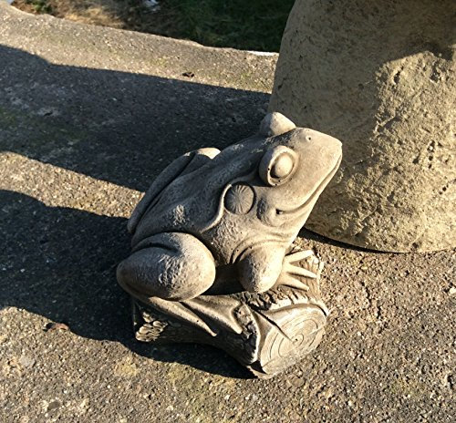 ONEFOLD - FROG ON LOG HAND CAST STONE GARDEN ORNAMENT/SCULPTURE