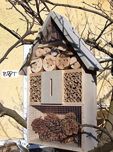 Insektenhotel hellgrau weiss grau Holz Lasur Nistkasten Brutkasten Insekten XXL als Ergänzung zum Meisen Nistkasten Meisenkasten oder zum Vogelhaus Vogelfutterhaus Futterstation für Vögel Insektenhäuschen - biologischer ökologischer natürlicher Pflanzenschutz - ökologische biologische natürliche Blattlausbekämpfung - Insektenhotel zum Hängen und zum Aufstellen - Tolle Farbwahl Marienkäferhaus Marienkäfer Marienkäferkasten Schmetterlingshaus Schmetterlinge Gartendeko