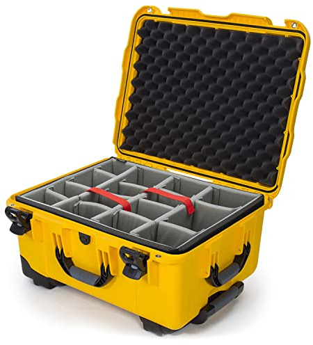 NANUK 950 wasserdichter Hartschalenkoffer mit Rollen und gepolsterter Trennwand, Gelb