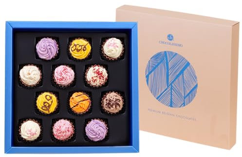 CHOCOLISSIMO - Schokolade Geschenk - 12 handgemachte Cupcake Luxus Pralinen in edler Verpackung, Sonderedition Süßes aus der Confiserie - zu Weihnachten, Valentinstag, für Frau, Mann - Square Maxi