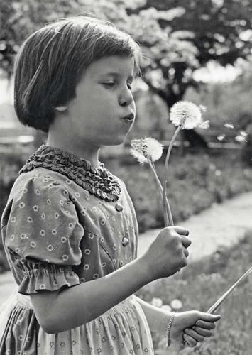 modern times 3er-Pack: Postkarte A6 +++ LUSTIG MÄDCHEN MIT PUSTEBLUME +++ BK.EDITION © Presse-Foto Röhnert, Deutsches Histor