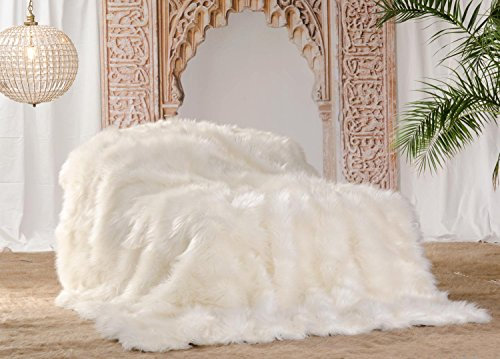 Wohnen & Accessoires GmbH & Co. KG Felldecke Kunstfell Tibetlamm in 5 Größen weiches Fellimitat Kuscheldecke, Wohndecke, Tagesdecke oder Fellkissen (260 x 300 cm)