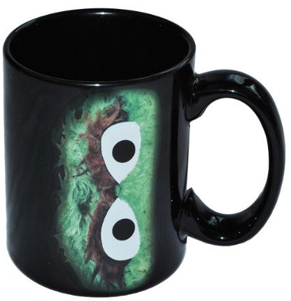 alles-meine.de GmbH Henkeltasse Sesamstraße Oscar grün Mülltonne - Porzellan/Keramik Tasse mit Henkel Porzellantasse - Erwachsene Mädchen Jungen Trinktasse Kaffeetasse