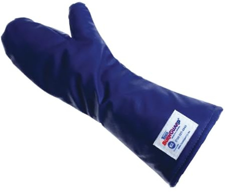 Burnguard GD330 Quick lean Oven Mitt | Protects staff in busy catering environments, offering extended forearm coverage for safe handling of hot oven trays.