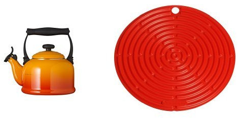 Le Creuset Traditional Kettle with Whistle, 2.1 L - Volcanic with Cooling Tool