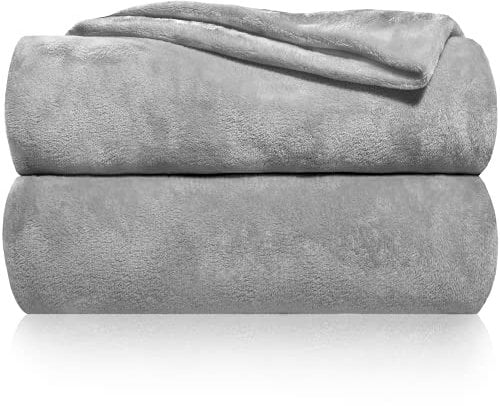 Gräfenstayn® Kuscheldecke flauschig & super weich - hochwertige Fleecedecke auch als Wohndecke, Tagesdecke, Sofadecke & Wohnzimmer geeignet - Überwurf Decke Sofa & Couch (Grau, 200x150 cm)