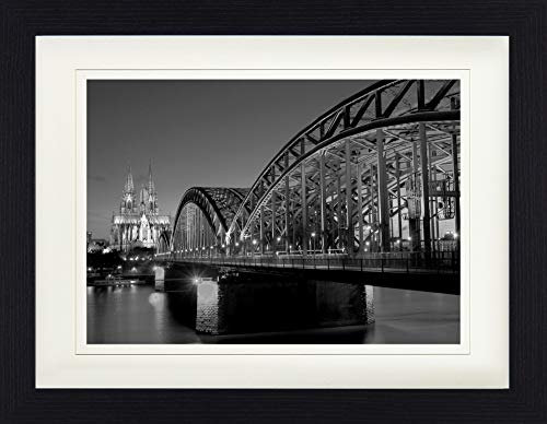 1art1 Köln Poster Hohenzollernbrücke Und Kölner Dom Bei Nacht S/W Gerahmtes Bild Mit Edlem Passepartout | Wand-Bilder | Im Bilderrahmen 40x30 cm