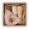 Saga Copenhagen Baby Geschenkset und Erinnerungsbox - Snuggle up box, Rose, Geschenkset Baby mit 3x Mulltuch, Lätzchen, Schnuller
