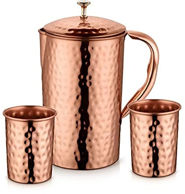 PR INTERNATIONAL Copper Hammered Jug Set of 1 1500ml with Copper Hammered Glass Set of 2 300ml Reusable Hammered Design Water Pitcher with Lid