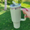 Besot Vaso con popote abatible de 40 onzas con asa, adecuado para portavasos de coche, a prueba de fugas, vaso de agua de viajero, material de acero inoxidable 304... (Verde Claro)