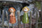 Holzwurm Zaunfigur Ilse und Franz, 2 Zaunhocker, Dekofigur für den Gartenzaun aus Keramik, H 20 cm