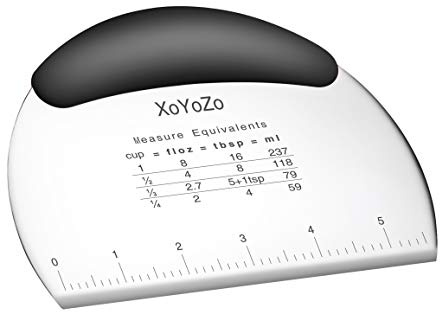 XoYoZo 1 pcs Dough Pastry Scraper Chopper/Stainless Steel Dough Scraper Cutter with Ergonomic Rubber Non-Slip Grip/Dough Scraper Cutter/Pro Pastry Pizza Cutter Chopper (Black) (Red)