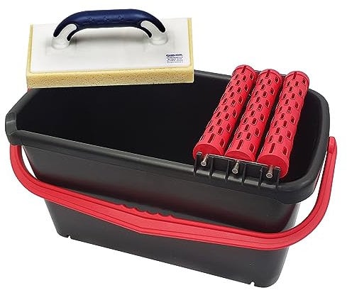 Karl Dahm Kit di Lavaggio a Rullo - Secchio da 23L, 3 Rulli e Frattazzo a Spugna Grigliata per Piastrelle I Nero-Rosso I Secchio di Lavaggio Professionale per Piastrelle – 11986