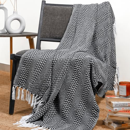 RAJRANG BRINGING RAJASTHAN TO YOU Schwarze Überwurfdecke mit Boho-Quasten – 127 x 152 cm, weiche, gewebte, rustikale Bauernhaus-Überwürfe für die Inneneinrichtung