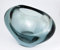 Holmegaard Hjertevase Vase des Herzens - Glas entworfen von Sidse Werner Dänemark 1985 - Masse: 1750 gr. 12 cm hoch und 19 x 10 cm. Farbe: Eisblau - Artikel aus zweiter Hand