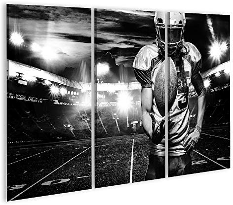 islandburner Bild auf Leinwand American Football Spieler Helm Mit Ball Im Stadion Schwarz Weiß Bilder Wandbilder Poster
